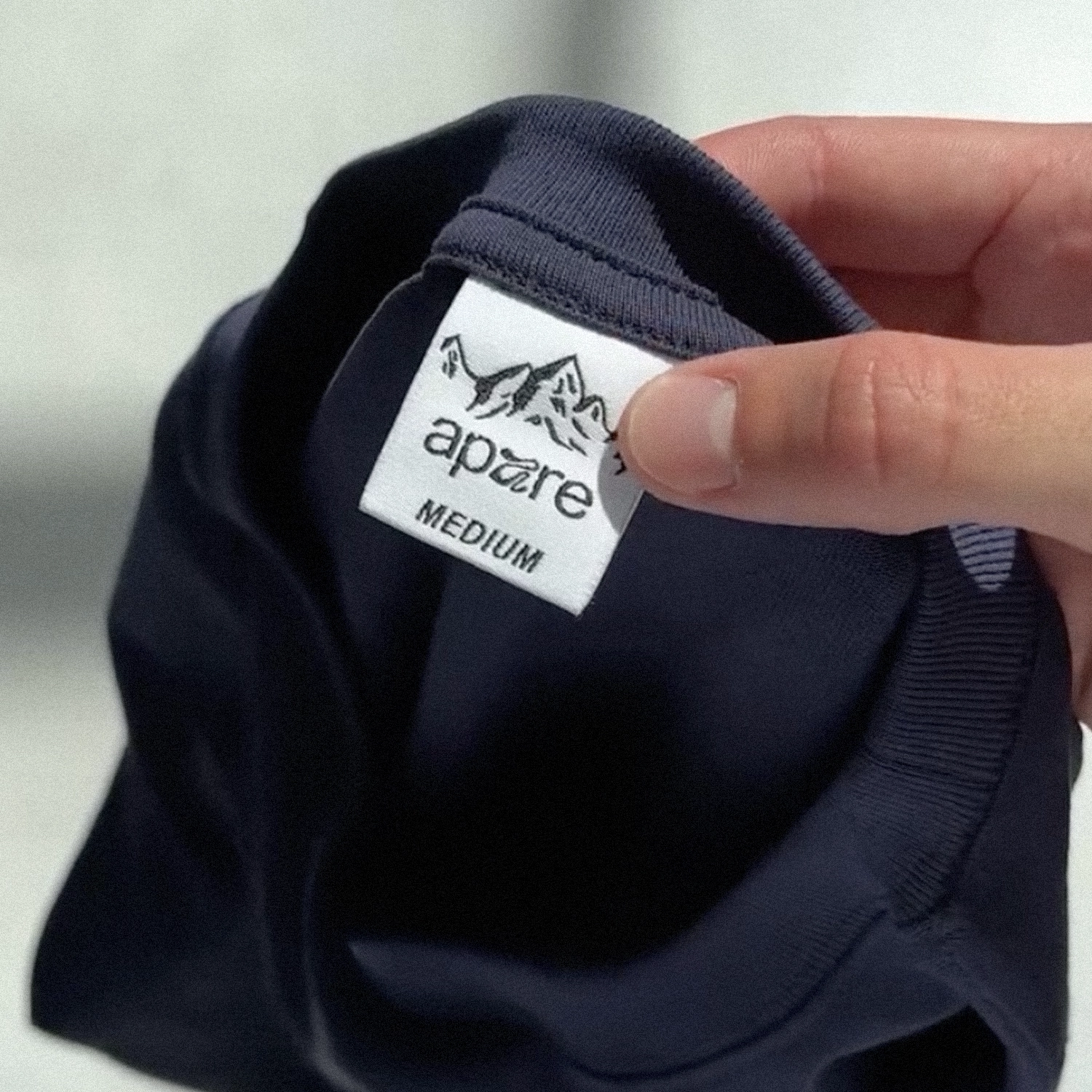 étiquette marque de vêtements apare